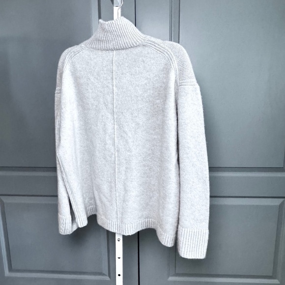 THEORY Luxc cashmere turtle neck sweater Sz L - Picture 2 of 2